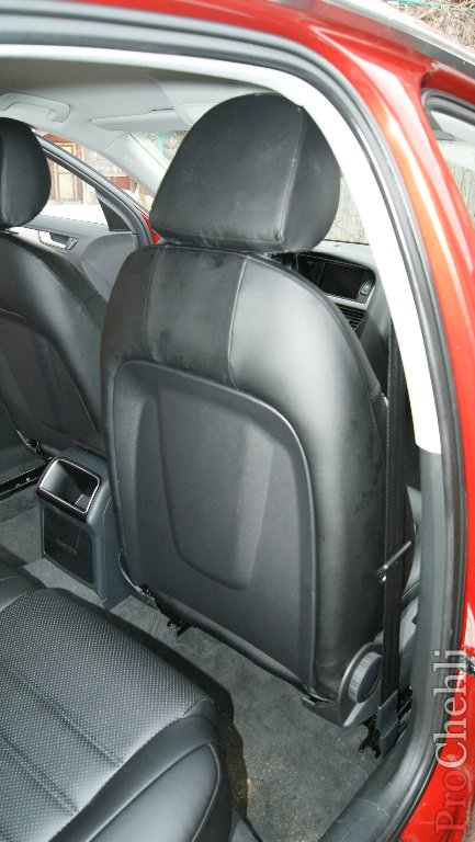 Черные авточехлы для Audi A4 2007 №5