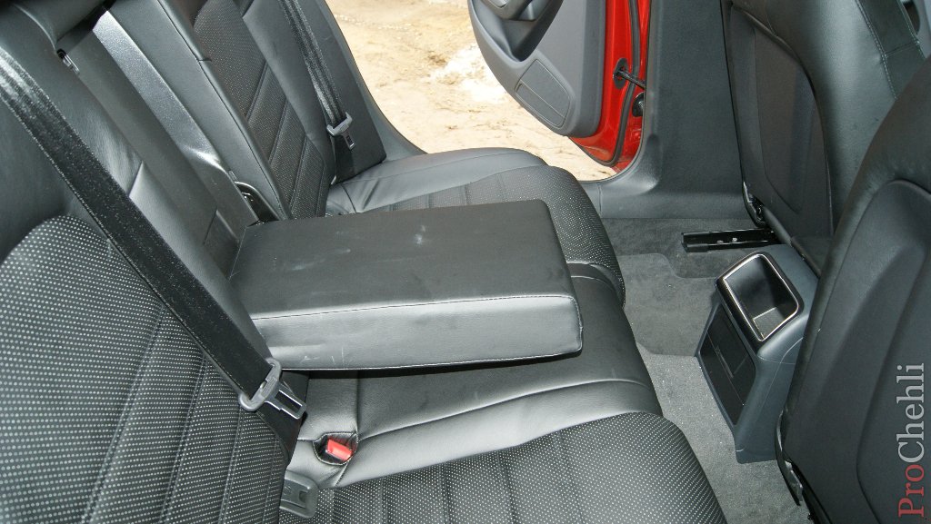 Черные авточехлы для Audi A4 2007 №7