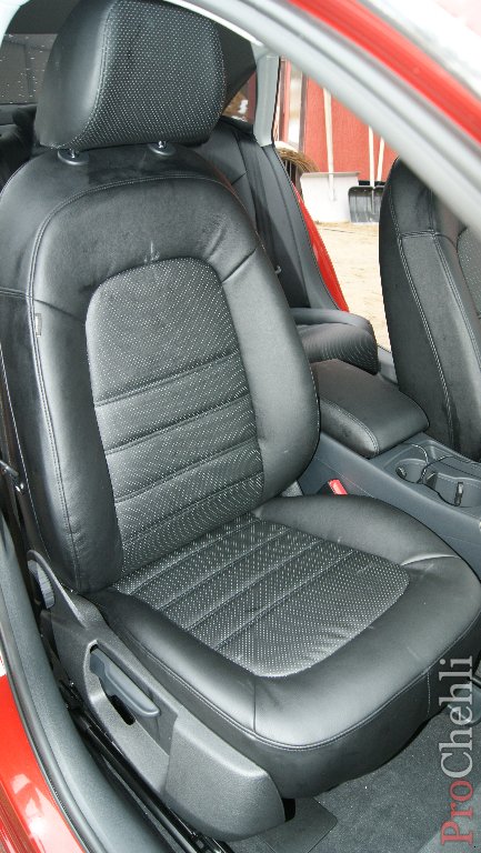 Черные авточехлы для Audi A4 2007 №11