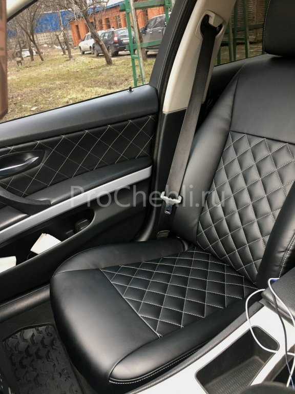 Чехлы для BMW 320 E90 из черной экокожи с ромбом №4
