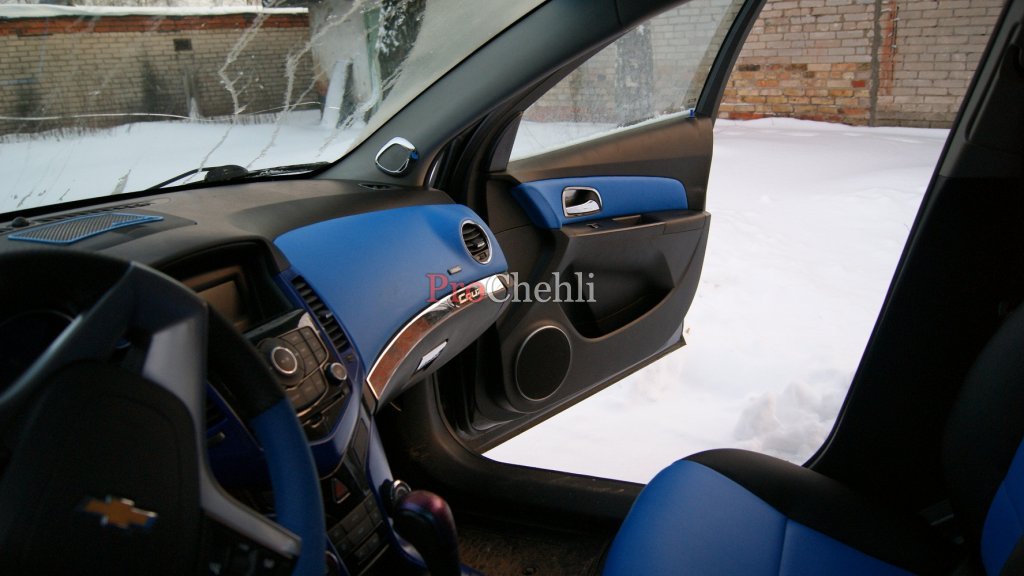 Торпедо и двери Chevrolet Cruze из синей экокожи №1