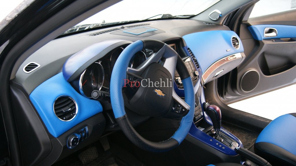 Торпедо и двери Chevrolet Cruze из синей экокожи №2