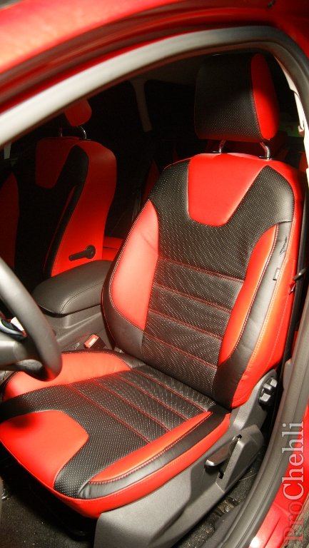 Красно-черные авточехлы для Ford Focus 3 Titanium №1