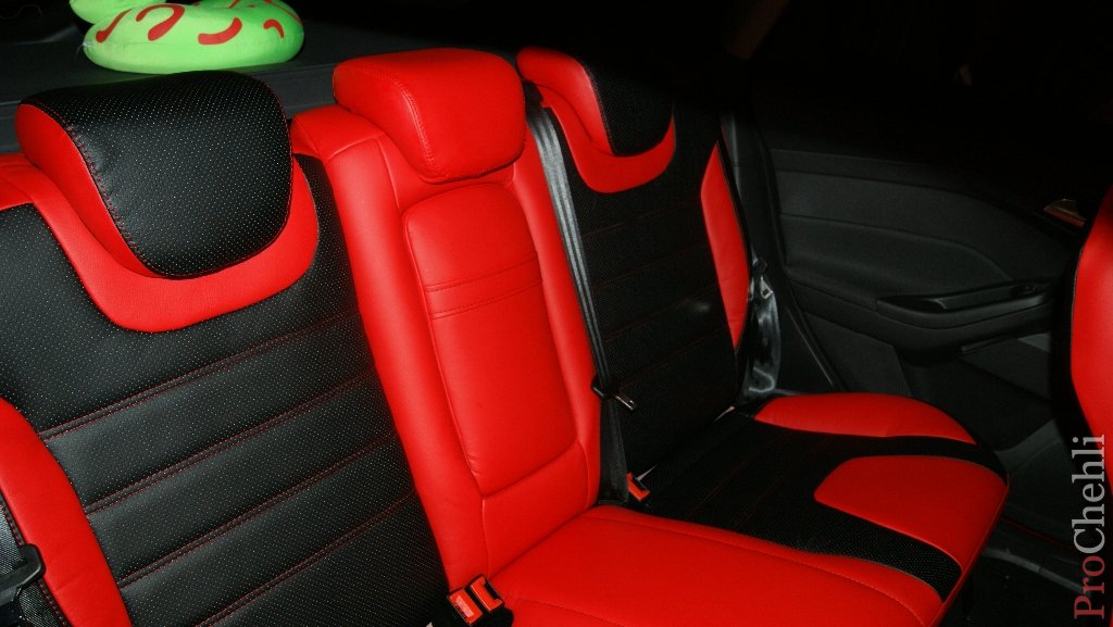 Красно-черные авточехлы для Ford Focus 3 Titanium №5