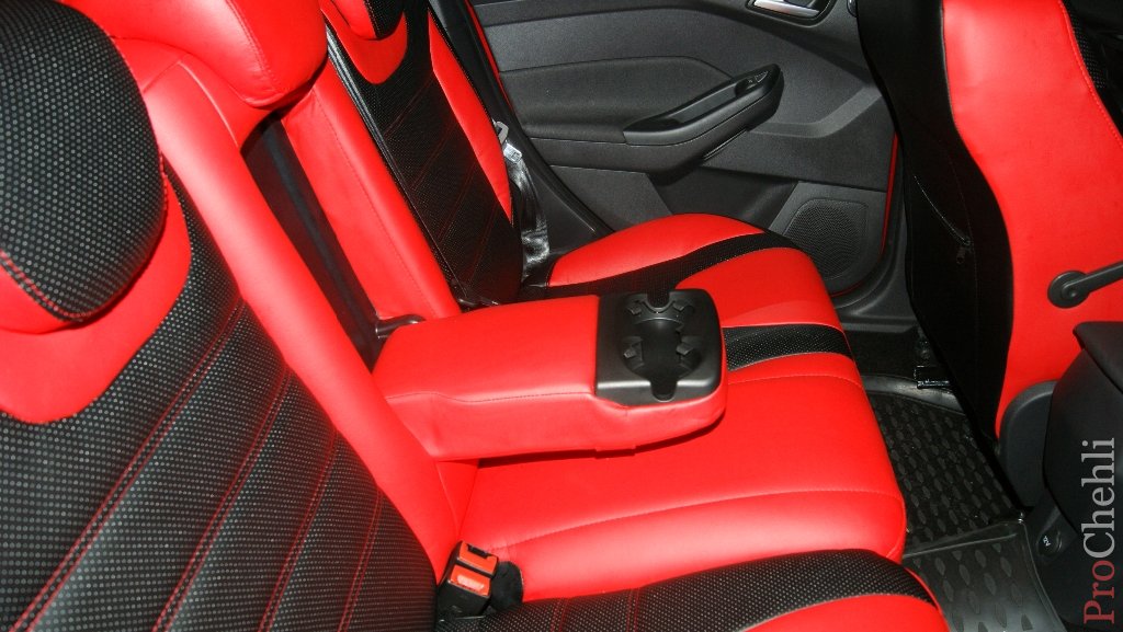 Красно-черные авточехлы для Ford Focus 3 Titanium №8