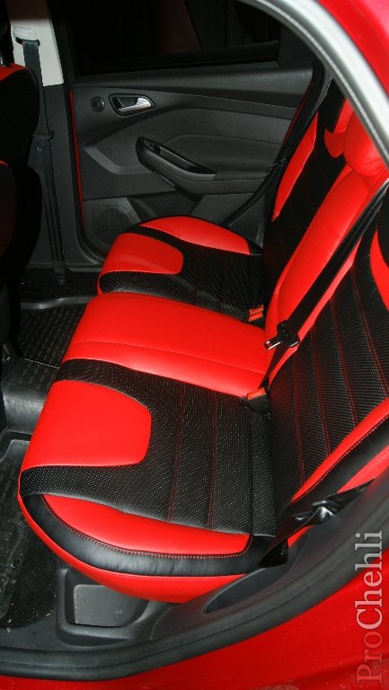 Красно-черные авточехлы для Ford Focus 3 Titanium №10