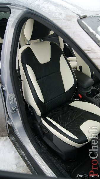Черно-белые авточехлы для Ford Focus 3 Titanium №1