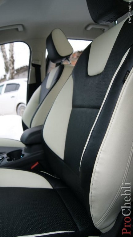 Черно-белые авточехлы для Ford Focus 3 Titanium №4
