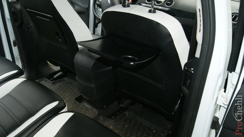 Авточехлы из черно-белой экокожи для Ford Galaxy №1