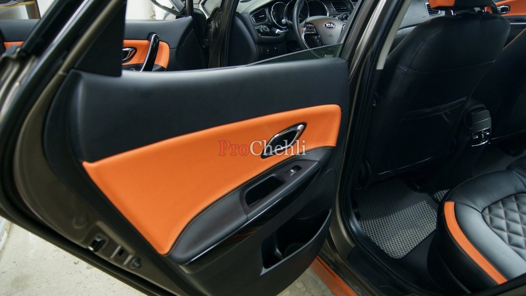 Вставки в карты дверей KIA Ceed 2 JD из черной и оранжевой экокожи №9