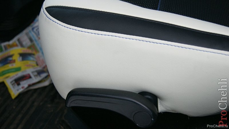 Топовые черно-белые авточехлы для Mitsubishi Pajero 2011 года №13
