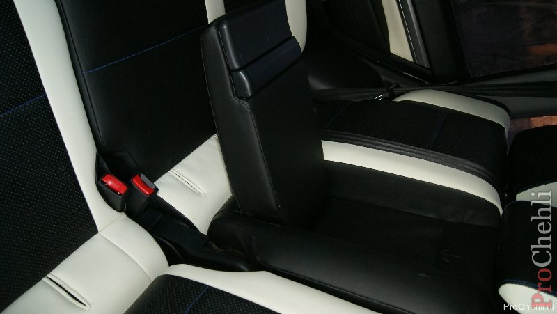 Топовые черно-белые авточехлы для Mitsubishi Pajero 2011 года №15