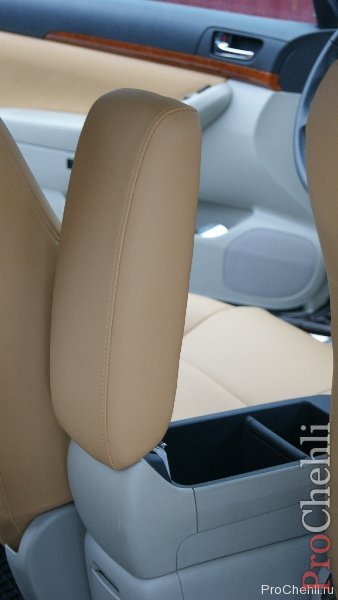 Бежевые авточехлы из экокожи для Toyota Avensis №4