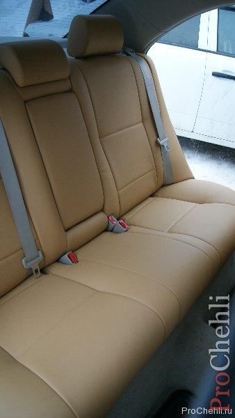 Бежевые авточехлы из экокожи для Toyota Avensis №6