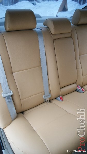 Бежевые авточехлы из экокожи для Toyota Avensis №7