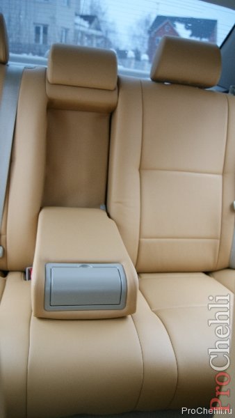 Бежевые авточехлы из экокожи для Toyota Avensis №9