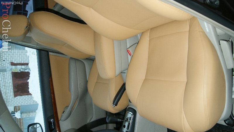 Бежевые авточехлы из экокожи для Toyota Avensis №14