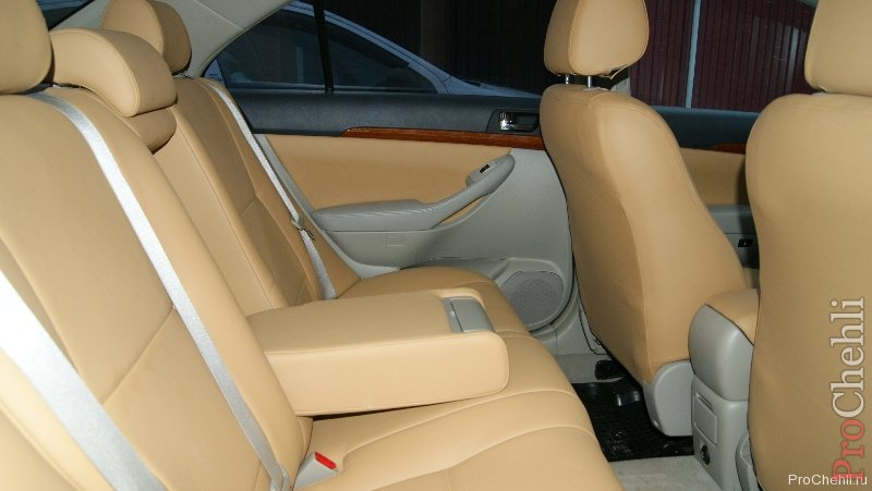 Бежевые авточехлы из экокожи для Toyota Avensis №15