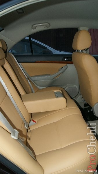 Бежевые авточехлы из экокожи для Toyota Avensis №16