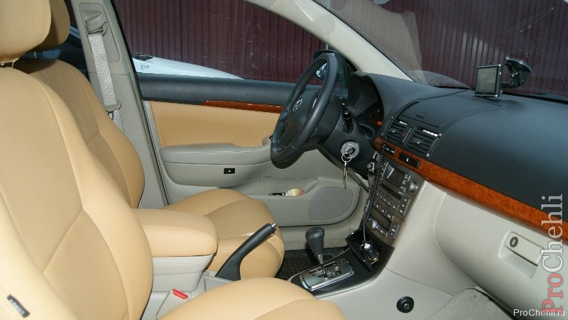 Бежевые авточехлы из экокожи для Toyota Avensis №17