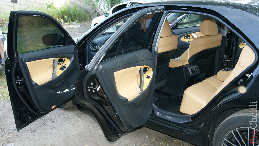 Бежевые авточехлы для сидений Toyota Camry №17