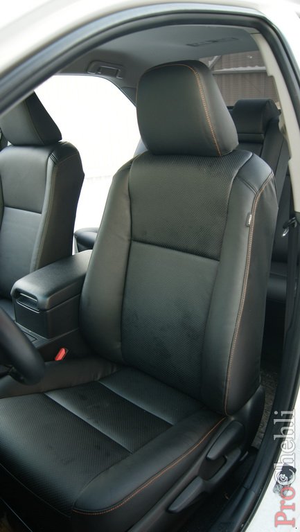 Черные авточехлы уровня перетяжки для Toyota Camry 7 