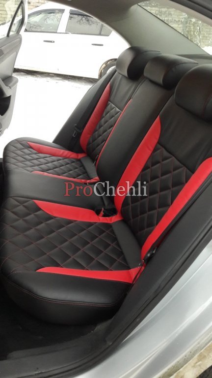 Черно-красные авточехлы для Volkswagen Jetta Trendline №4