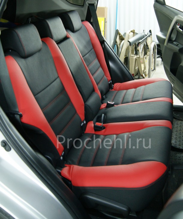 Каркасные чехлы на Toyota RAV 4 из черной и красной экокожи №3