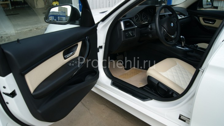 Вставки в карты дверей BMW 3-er (F30) из бежевой экокожи 