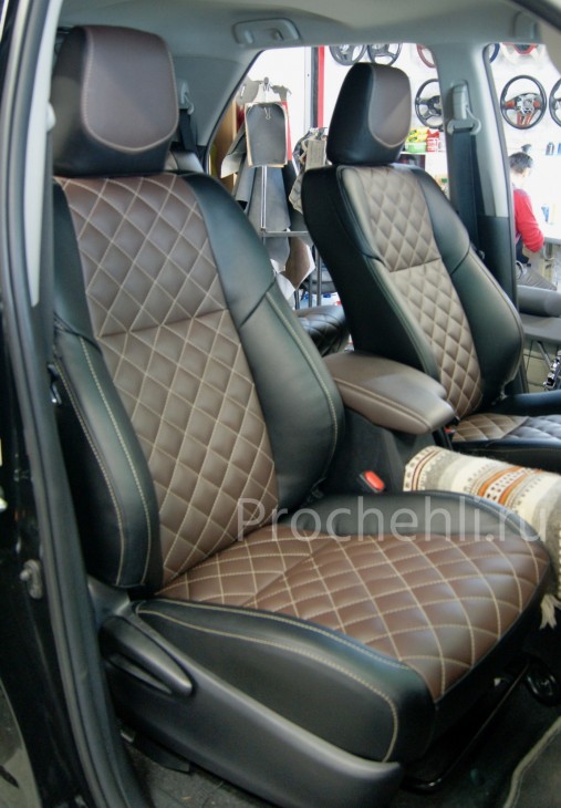 Каркасные чехлы для Toyota Fortuner 2 из черной и темно-коричневой экокожи с ромбом №4