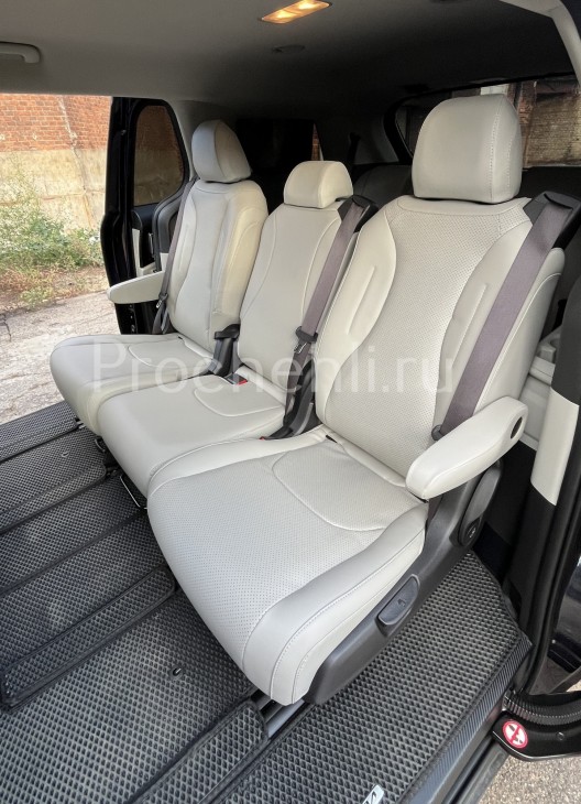 Чехлы для Kia Carnival 4 из бежевой экокожи №5