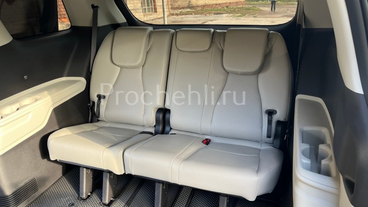 Чехлы для Kia Carnival 4 из бежевой экокожи №12