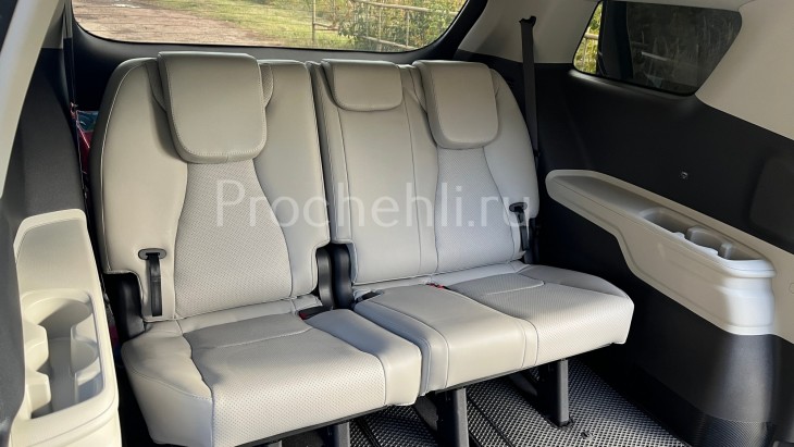 Чехлы для Kia Carnival 4 из бежевой экокожи №13