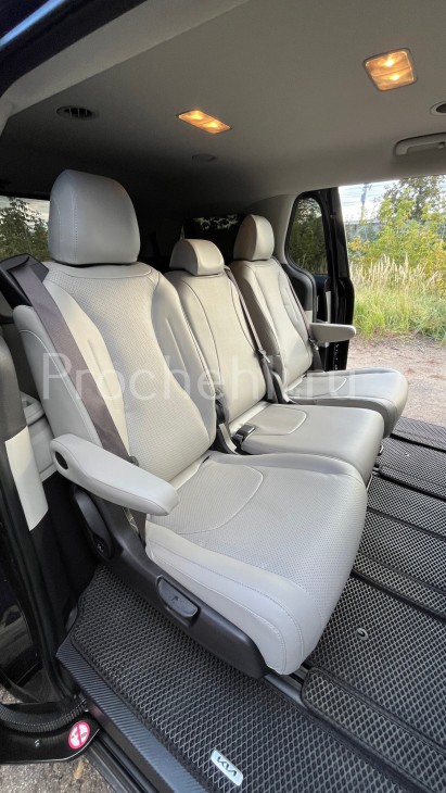 Чехлы для Kia Carnival 4 из бежевой экокожи №15