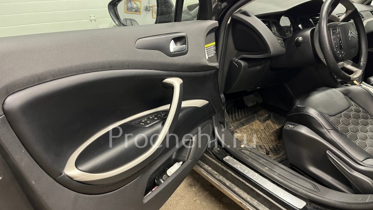 Вставки в карты дверей для Citroen C5 из черной экокожи 