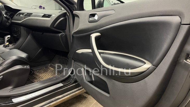 Вставки в карты дверей для Citroen C5 из черной экокожи 