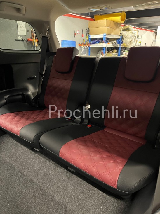 Каркасные чехлы для Toyota Fortuner 2 из черной и красной экокожи №2