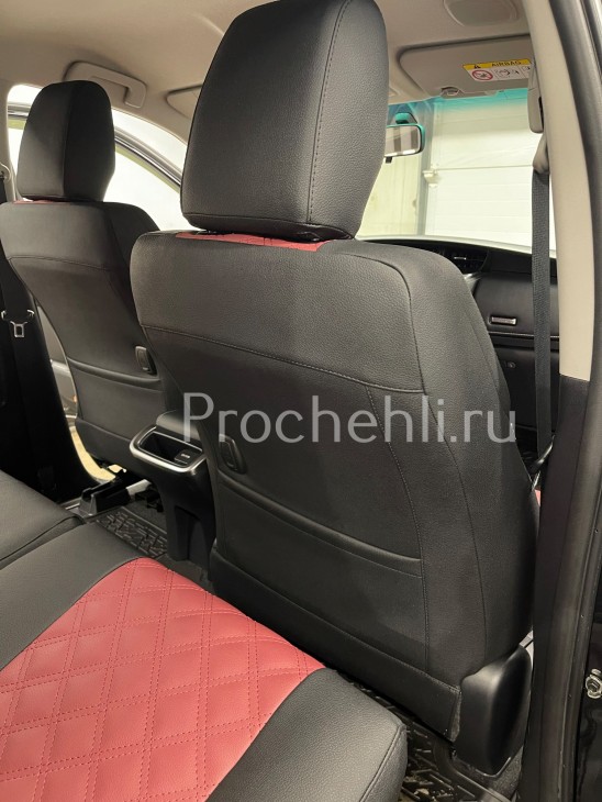 Каркасные чехлы для Toyota Fortuner 2 из черной и красной экокожи №3