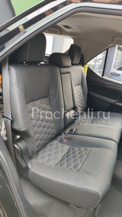 Каркасные чехлы для Toyota Fortuner 2 из экокожи Дакота
