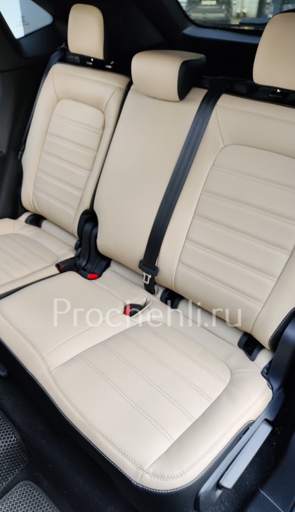 Каркасный чехлы Ford Escape 4 из черной и бежевой экокожи №6.