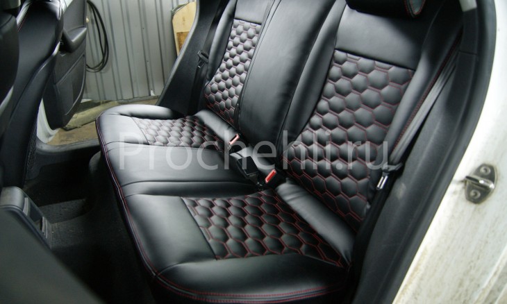 Чехлы на Audi A3 8P с эффектом перетяжки салона из черной экокожи с отстрочкой сотами №7